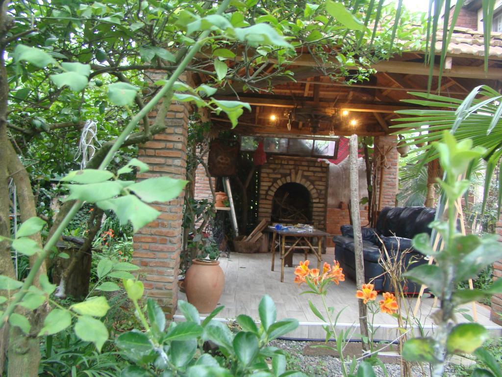 Guest House Temuri Batumi Esterno foto