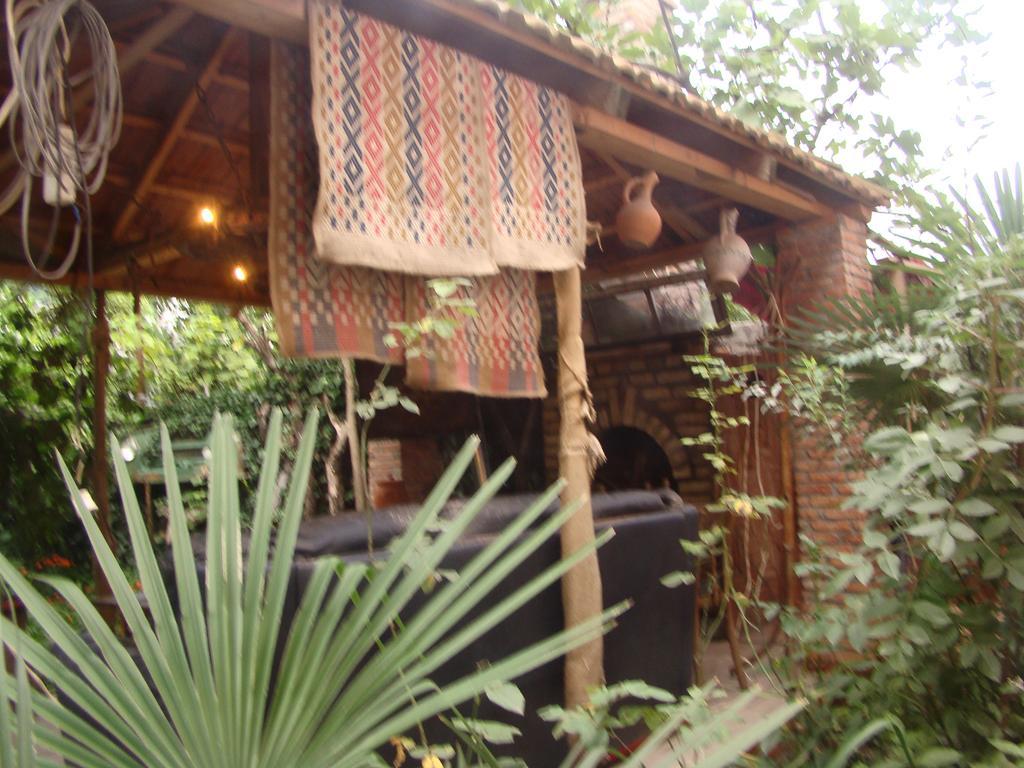 Guest House Temuri Batumi Esterno foto