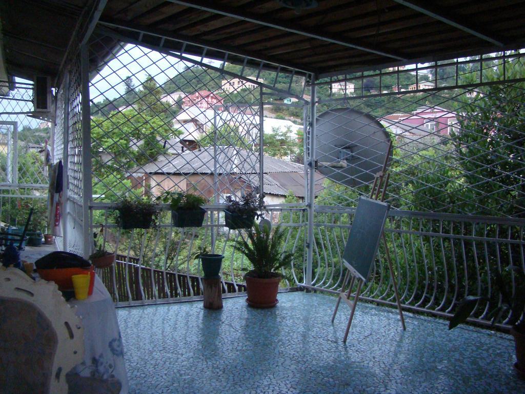 Guest House Temuri Batumi Esterno foto