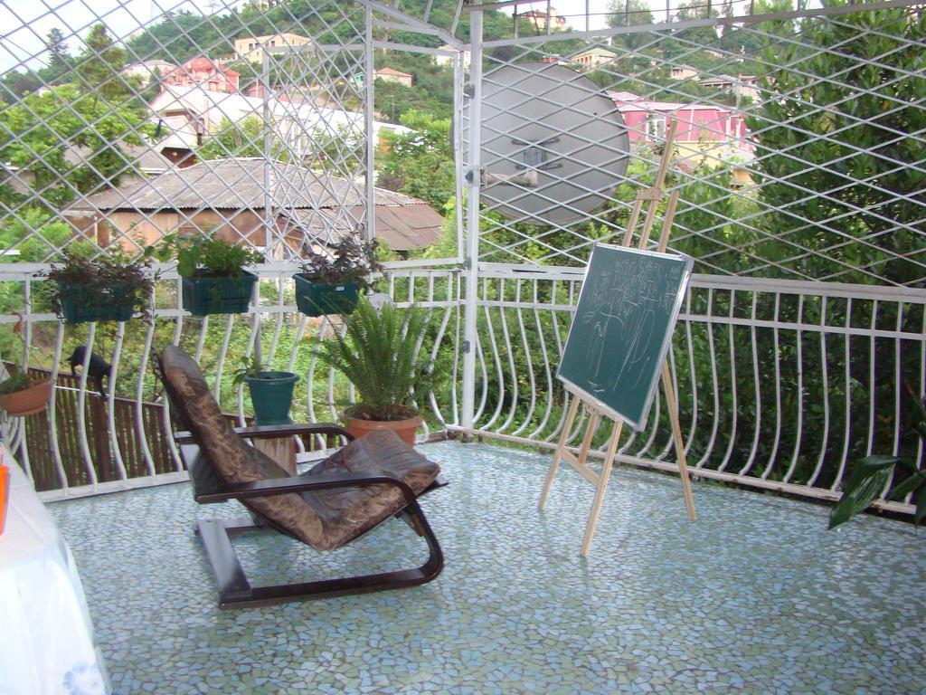 Guest House Temuri Batumi Esterno foto