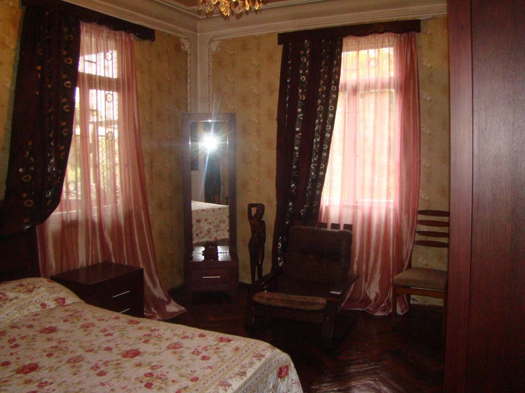 Guest House Temuri Batumi Esterno foto