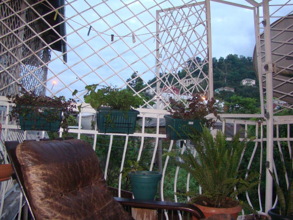 Guest House Temuri Batumi Esterno foto